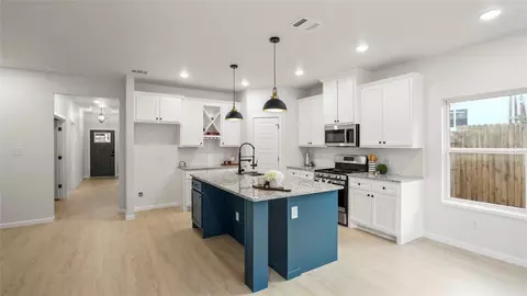 2218 Beverly Dr, Granbury, TX 76048