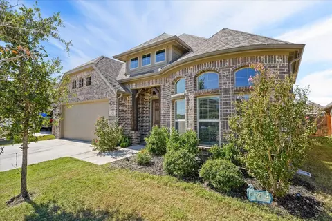 321 Bayonet Dr, Fort Worth, TX 76108
