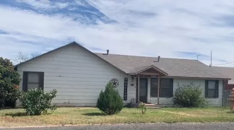 308 N Robinson, Miles, TX 76903