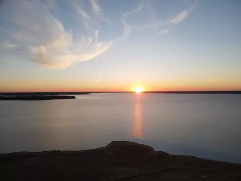 825 Peninsula Dr, Honey Grove, TX 75446