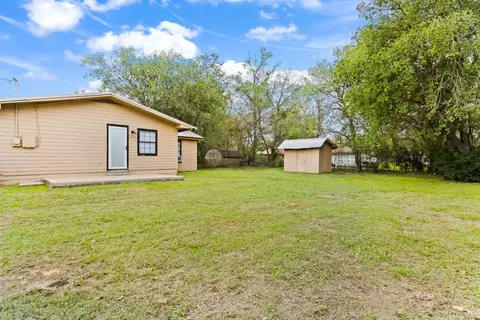 200 Lipscomb St, Cleburne, TX 76031 photo 4