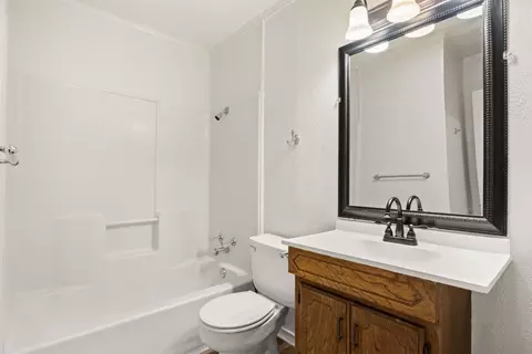 200 Lipscomb St, Cleburne, TX 76031 photo 17