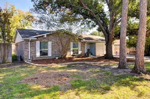 1127 Barbara Dr, Benbrook, TX 76126