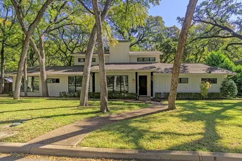 2901 Harlanwood Dr, Fort Worth, TX 76109