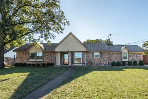 800 College St, Crandall, TX 75114
