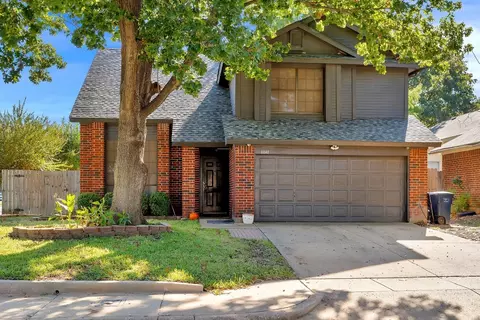 8848 Brushy Creek Trl, Fort Worth, TX 76118