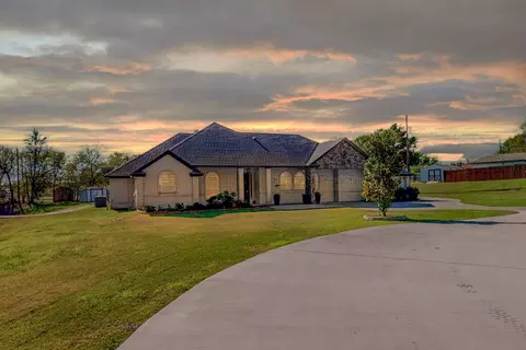 10325 Bluebonnet Cir, Fort Worth, TX 76126