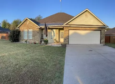 109 Clay Dr, Tom Bean, TX 75489