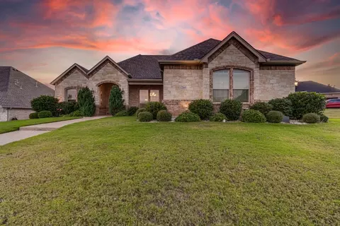 1203 Delaware Dr, Mansfield, TX 76063