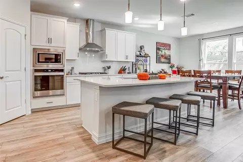 718 Creekwater Ln, Garland, TX 75043