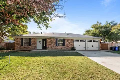 7025 Constitution Dr, Watauga, TX 76148