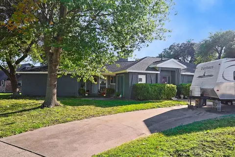 1560 Drury Pl, Dallas, TX 75232