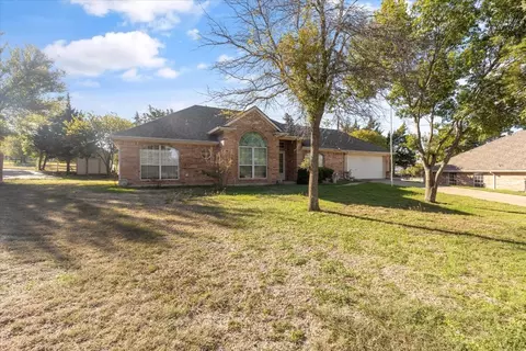 110 Thousand Oaks Cir, Weatherford, TX 76086