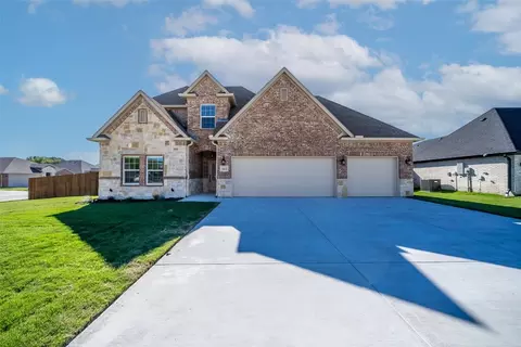 901 Eva Ln, Greenville, TX 75402