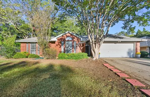 2801 Dover Gardens Dr, Arlington, TX 76017