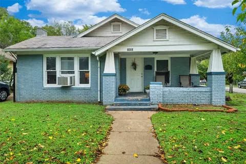 2803 Emmett St, Dallas, TX 75211