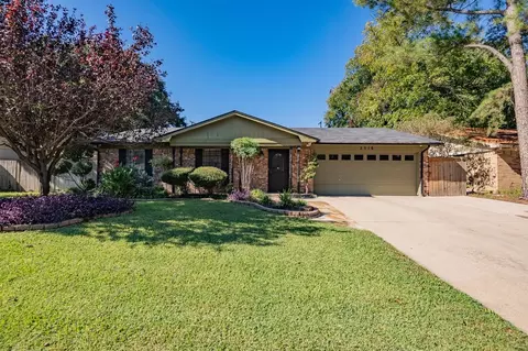 2516 S Fielder Rd, Arlington, TX 76015