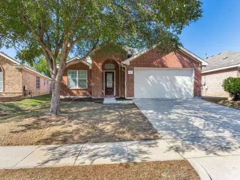 8501 Ranch Hand Trl, Fort Worth, TX 76131