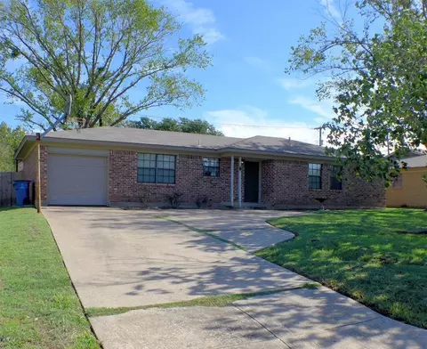 702 Timberline St, Kennedale, TX 76060