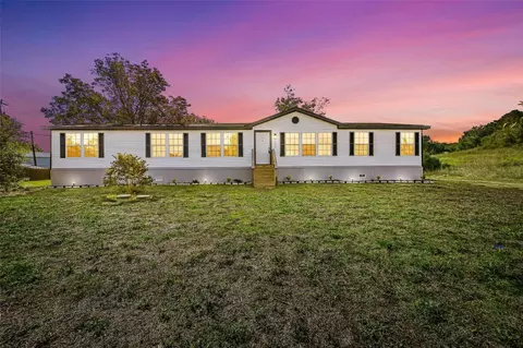 131 W Cherry Dr, Azle, TX 76020
