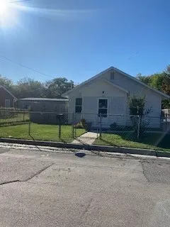 737 Ritchey St, Gainesville, TX 76240