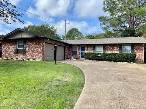 3021 Duff Dr, Arlington, TX 76013