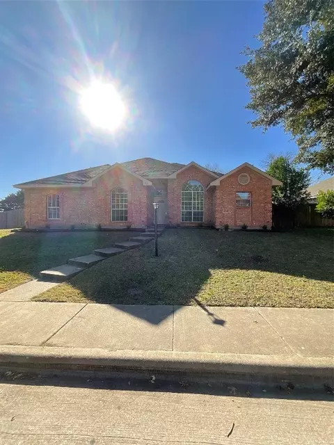 614 Austin Dr, Desoto, TX 75115