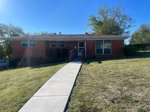 2432 Annglen Dr, Fort Worth, TX 76119