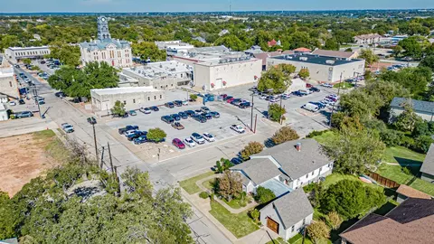 101 E Bluff St, Granbury, TX 76048