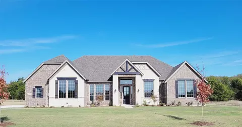 7031 Champion Dr, Midlothian, TX 76065