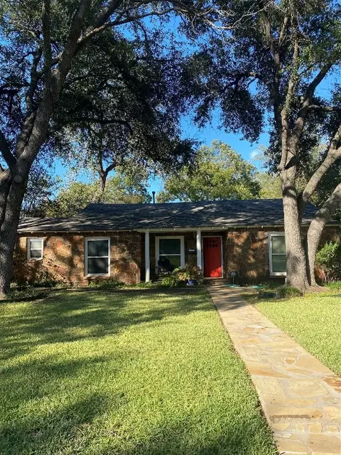 3606 W Biddison St, Fort Worth, TX 76109
