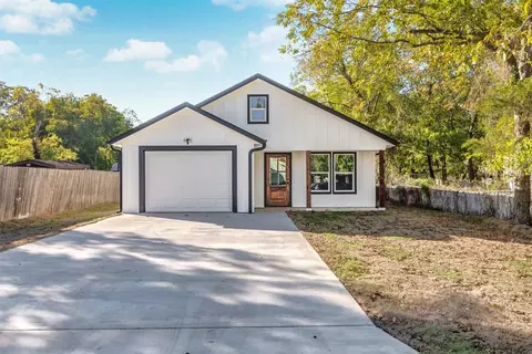 209 W Travis St, Leonard, TX 75452