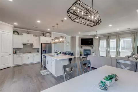 4211 Peach Blossom Dr, Arlington, TX 76005
