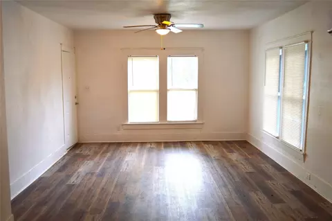 105 E College St, Terrell, TX 75160 photo 4