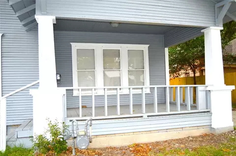 105 E College St, Terrell, TX 75160 photo 3