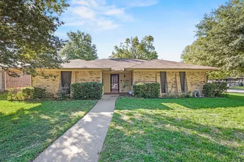 3704 Hialeah Dr S, Arlington, TX 76017