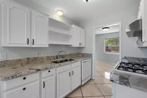 437 Sweetbriar Dr, Lewisville, TX 75067