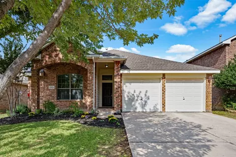 2864 Grandview Dr, Grand Prairie, TX 75052