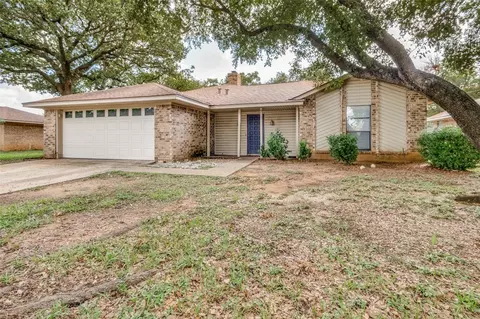 225 Oakhaven Dr, Grand Prairie, TX 75050