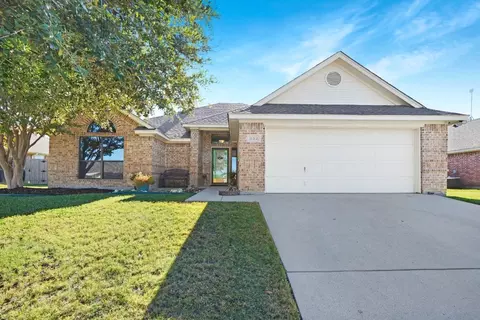 332 Lockwood Ln, Weatherford, TX 76087