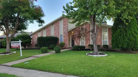 2112 Blossom Ln, Richardson, TX 75081