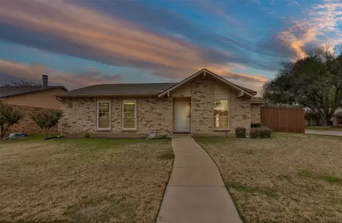 420 Sandy Knoll Dr, Coppell, TX 75019