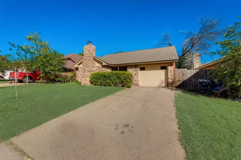 2504 Bamberry Dr, Fort Worth, TX 76133