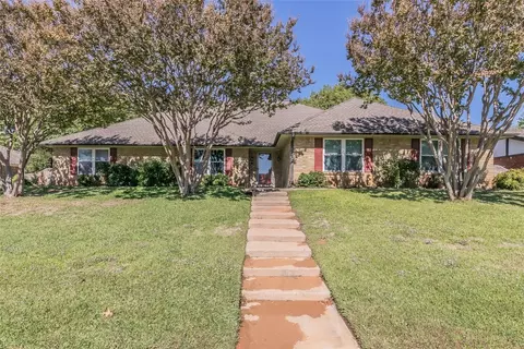 1109 Clear View Dr, Bedford, TX 76021