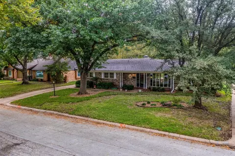 4012 Dawn Dr, Benbrook, TX 76116