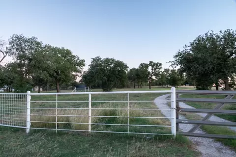 902 Us Highway 380 E, Graham, TX 76450