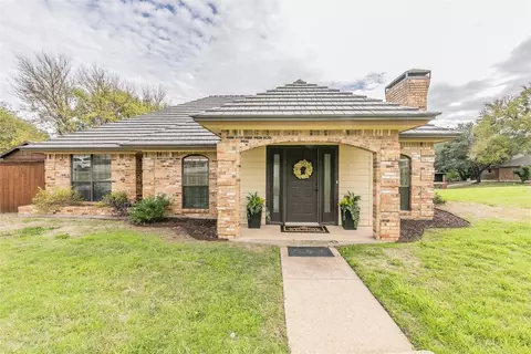 8712 Lake Country Dr, Fort Worth, TX 76179