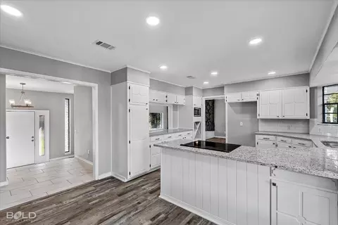 2332 N Silver Oak Cir, Shreveport, LA 71107