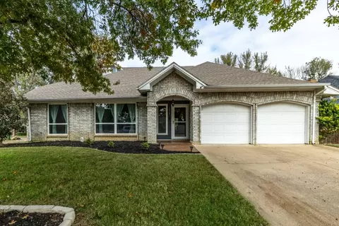 1826 Forestdale Dr, Grapevine, TX 76051