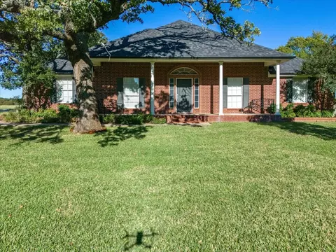 3571 Upper Montague Rd, Bowie, TX 76230